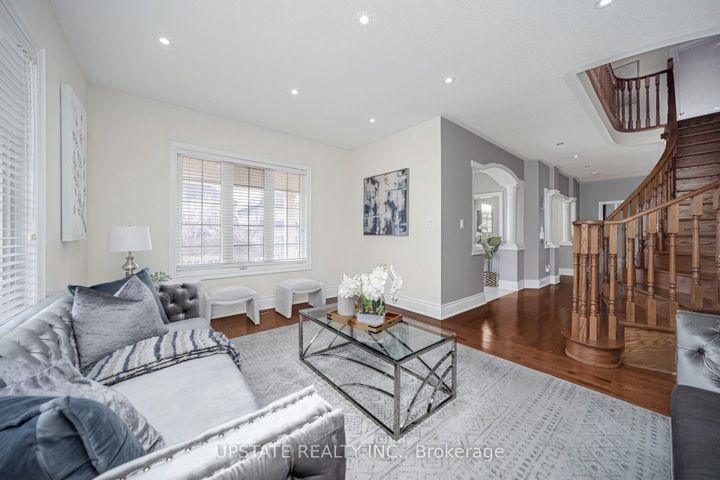 Photo 9 at 2 Beachville Circle, Credit Valley, Brampton