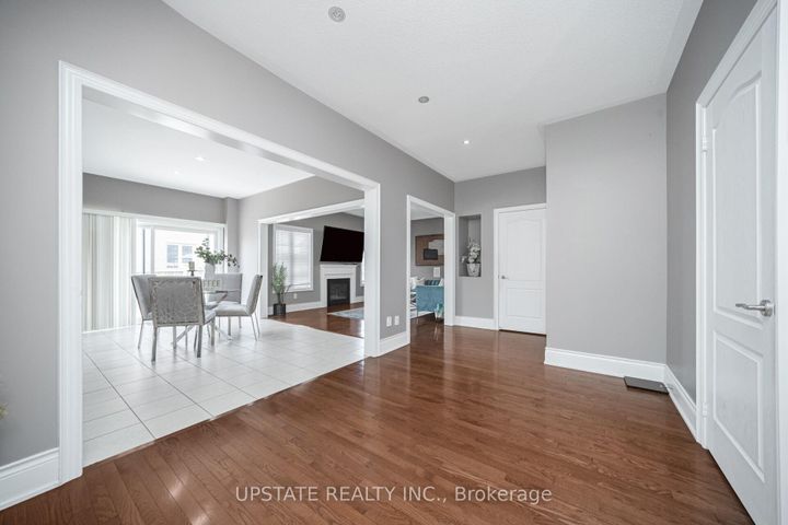 Photo 11 at 2 Beachville Circle, Credit Valley, Brampton