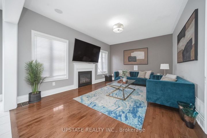 Photo 16 at 2 Beachville Circle, Credit Valley, Brampton