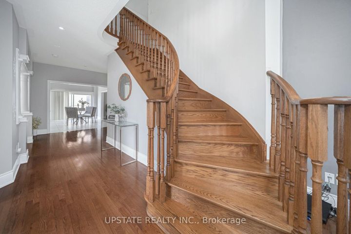 Photo 18 at 2 Beachville Circle, Credit Valley, Brampton