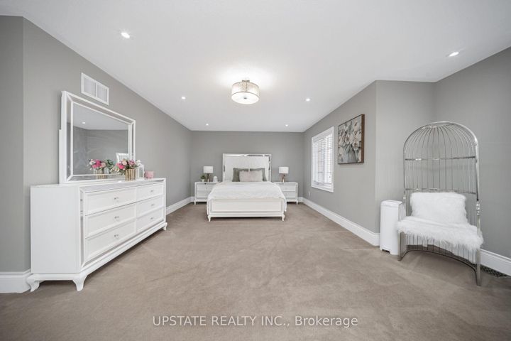 Photo 20 at 2 Beachville Circle, Credit Valley, Brampton