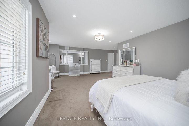 Photo 21 at 2 Beachville Circle, Credit Valley, Brampton