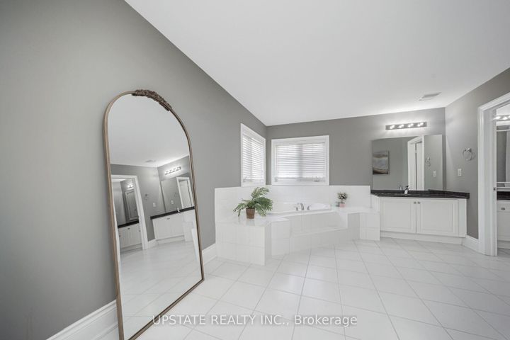 Photo 24 at 2 Beachville Circle, Credit Valley, Brampton