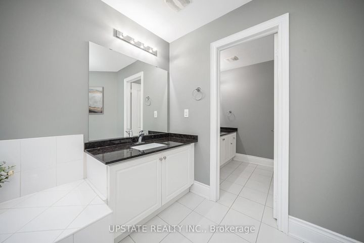 Photo 25 at 2 Beachville Circle, Credit Valley, Brampton