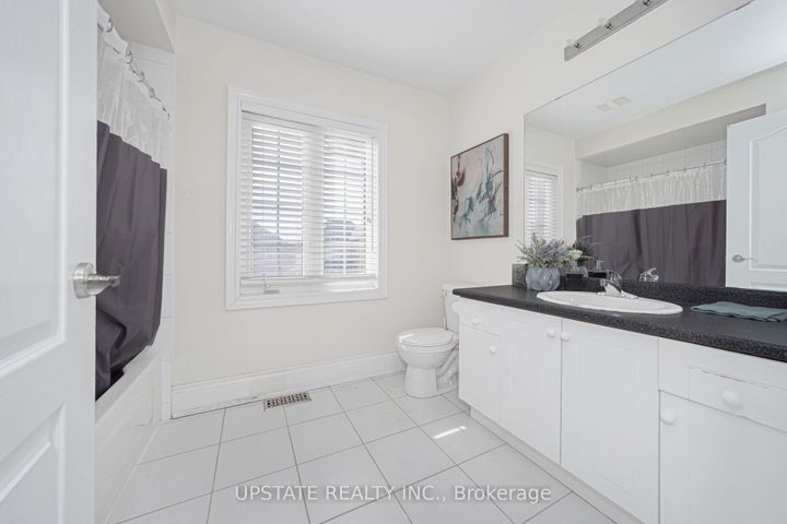 Photo 30 at 2 Beachville Circle, Credit Valley, Brampton