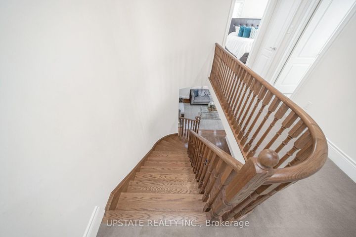 Photo 32 at 2 Beachville Circle, Credit Valley, Brampton