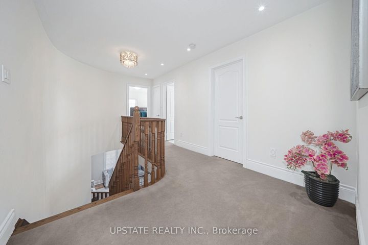 Photo 33 at 2 Beachville Circle, Credit Valley, Brampton