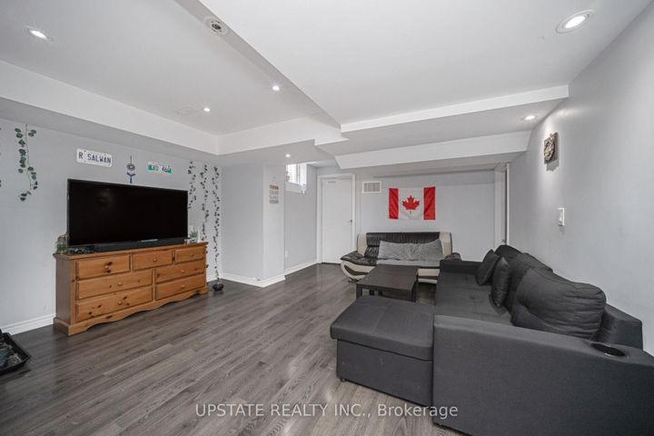 Photo 35 at 2 Beachville Circle, Credit Valley, Brampton