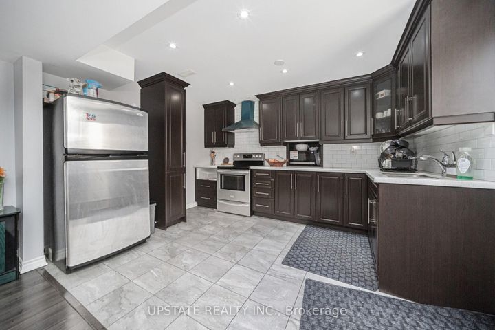 Photo 36 at 2 Beachville Circle, Credit Valley, Brampton