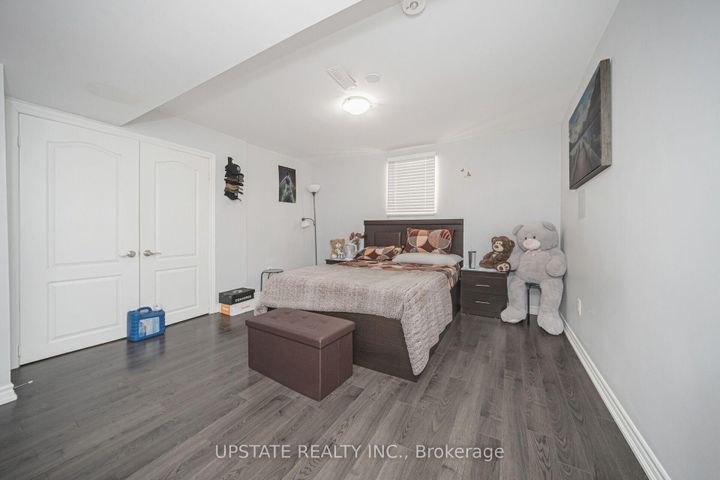 Photo 37 at 2 Beachville Circle, Credit Valley, Brampton