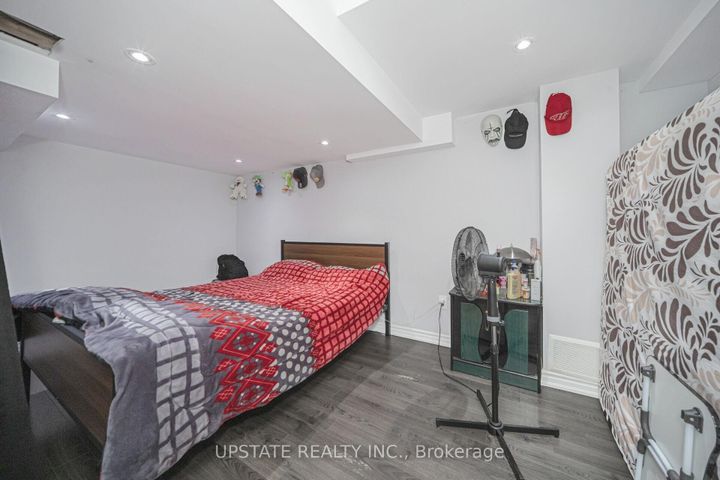 Photo 38 at 2 Beachville Circle, Credit Valley, Brampton