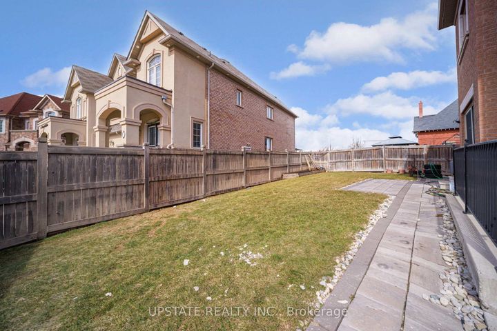 Photo 41 at 2 Beachville Circle, Credit Valley, Brampton