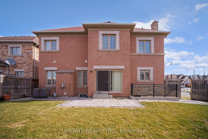 Photo 42 at 2 Beachville Circle, Credit Valley, Brampton