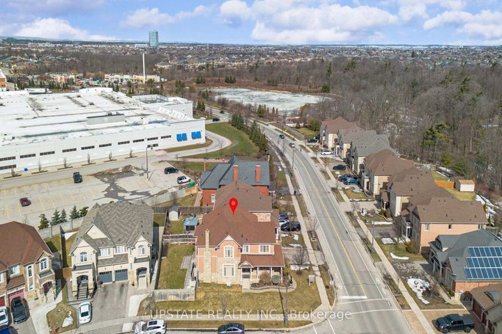 Photo 43 at 2 Beachville Circle, Credit Valley, Brampton