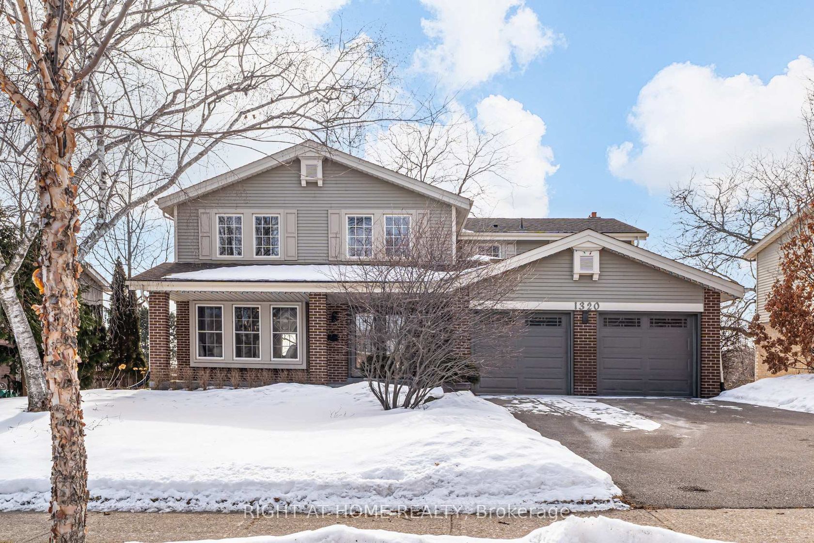 1320 Monmouth Drive, Tyandaga, Burlington 