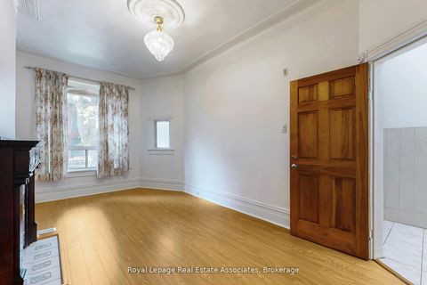 Photo 2 at 143 Seaton Street, Moss Park, Toronto