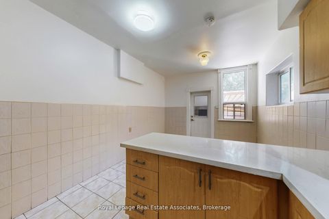 Photo 6 at 143 Seaton Street, Moss Park, Toronto