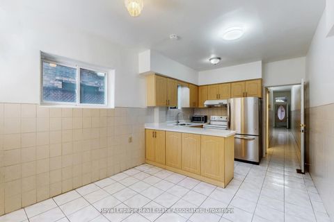 Photo 8 at 143 Seaton Street, Moss Park, Toronto