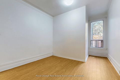 Photo 10 at 143 Seaton Street, Moss Park, Toronto