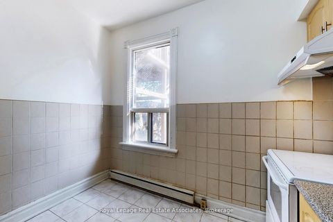 Photo 17 at 143 Seaton Street, Moss Park, Toronto