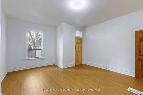 Photo 19 at 143 Seaton Street, Moss Park, Toronto