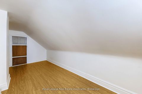 Photo 40 at 143 Seaton Street, Moss Park, Toronto