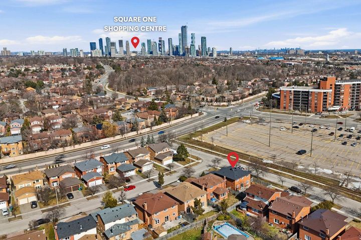 Photo 3 at 4134 Murray Hill Crescent, Creditview, Mississauga