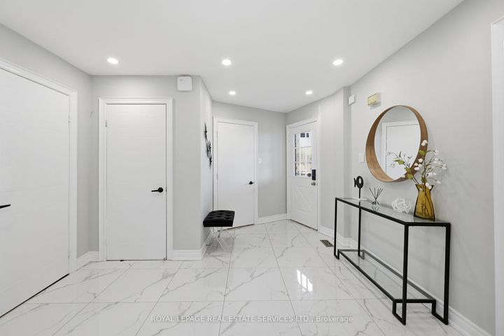 Photo 11 at 4134 Murray Hill Crescent, Creditview, Mississauga