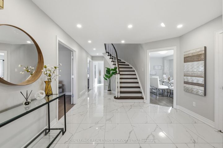 Photo 12 at 4134 Murray Hill Crescent, Creditview, Mississauga