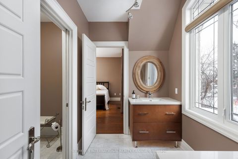 Photo 29 at 6 Weller Crescent, Maple, Vaughan