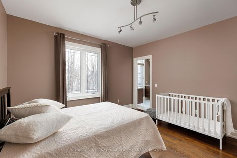 Photo 31 at 6 Weller Crescent, Maple, Vaughan