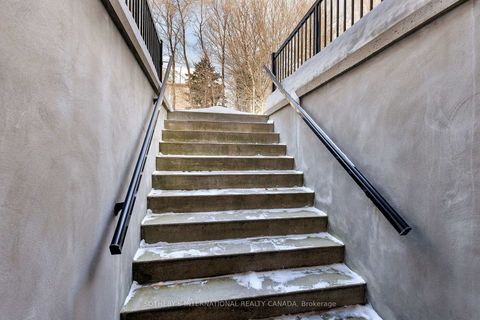 Photo 41 at 6 Weller Crescent, Maple, Vaughan