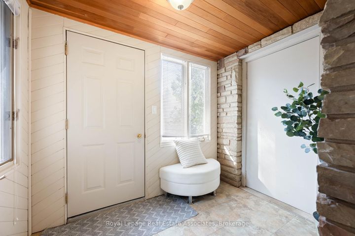 Photo 3 at 8 Ann Street, Georgetown, Halton Hills