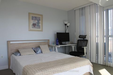 Photo 3 at 707 - 75 Queens Wharf Road, Waterfront Communities C1, Toronto
