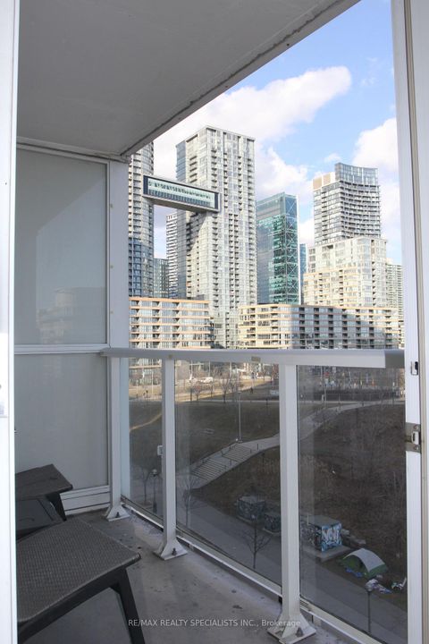 Photo 9 at 707 - 75 Queens Wharf Road, Waterfront Communities C1, Toronto