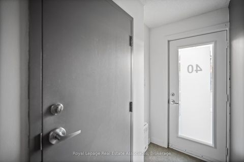 Photo 2 at 40 - 2059 Weston Road, Weston, Toronto