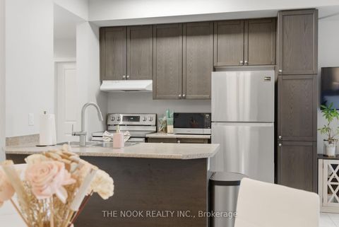 Photo 12 at 229 - 80 Aspen Springs Drive, Bowmanville, Clarington