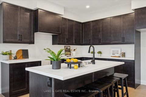 Photo 11 at 989 Queensdale Avenue, Donevan, Oshawa