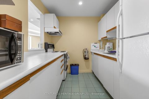 Photo 49 at 1005 - 150 Dunlop Street E, City Centre, Barrie