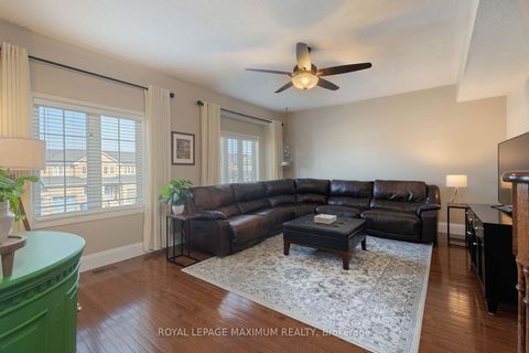 Photo 4 at 29 Barr Crescent, Bayview Northeast, Aurora