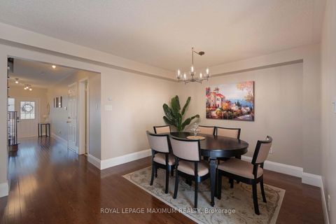 Photo 8 at 29 Barr Crescent, Bayview Northeast, Aurora