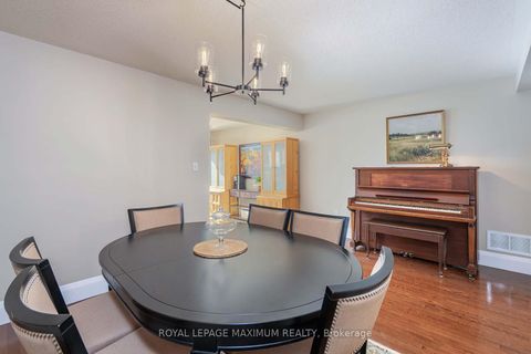 Photo 9 at 29 Barr Crescent, Bayview Northeast, Aurora