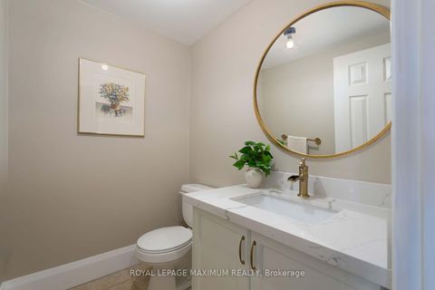 Photo 10 at 29 Barr Crescent, Bayview Northeast, Aurora