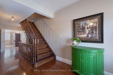 Photo 11 at 29 Barr Crescent, Bayview Northeast, Aurora