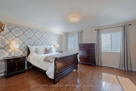 Photo 12 at 29 Barr Crescent, Bayview Northeast, Aurora