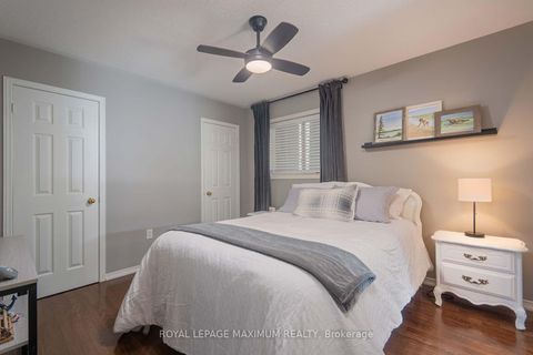 Photo 18 at 29 Barr Crescent, Bayview Northeast, Aurora