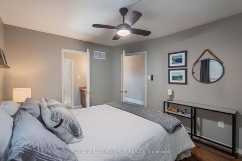 Photo 19 at 29 Barr Crescent, Bayview Northeast, Aurora