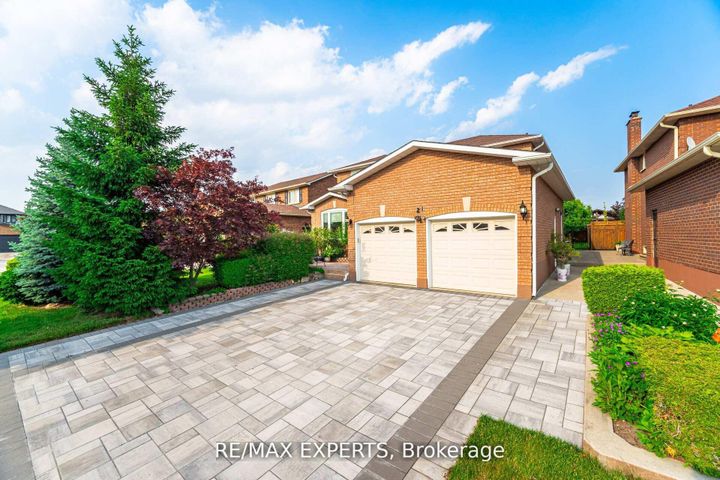 Photo 2 at 21 Williamsburg Lane, East Woodbridge, Vaughan