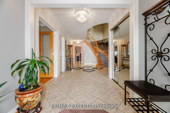 Photo 8 at 21 Williamsburg Lane, East Woodbridge, Vaughan