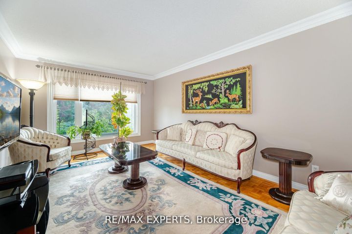 Photo 9 at 21 Williamsburg Lane, East Woodbridge, Vaughan